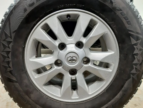 4шт  оригинал  Toyota Диски  9x17, 5*150 ЕТ:60 Dia:110.1