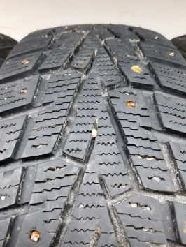 215/65 R16 Roadstone Winguard Spike