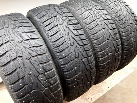 215/65 R16 Roadstone Winguard Spike