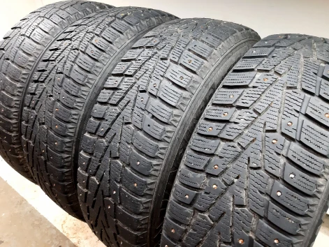 215/65 R16 Roadstone Winguard Spike