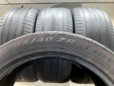 295/40 R21 Pirelli PZero