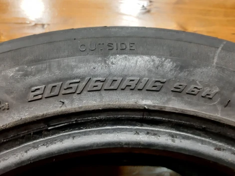 205/60 R16 Triangle TR918