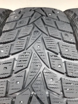 215/60 R17 Dunlop WINTER ICE 02