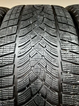 285/35 R22 GoodYear UltraGrip Performance Gen-1