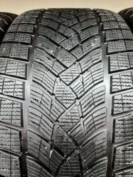 285/35 R22 GoodYear UltraGrip Performance Gen-1
