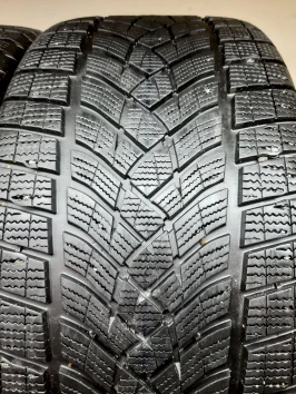 285/35 R22 GoodYear UltraGrip Performance Gen-1