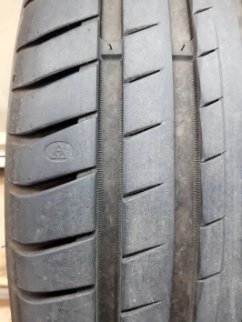 225/45 R18