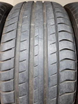 225/45 R18