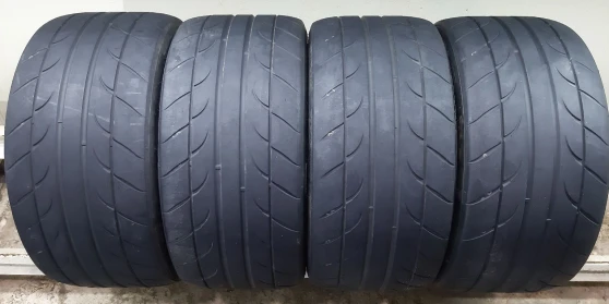 275/35 R18