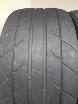 275/35 R18