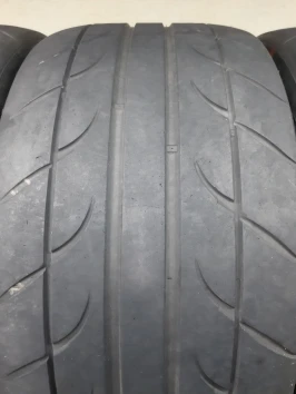 275/35 R18