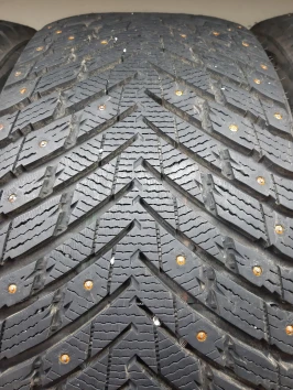 275/45 R21 Roadmarch Winter XPro Studs 69