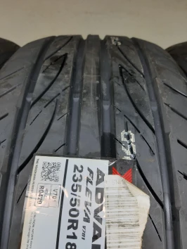 235/50 R18 Yokohama Advan Fleva V701