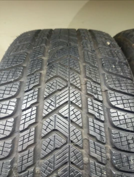 285/40 R20 Pirelli Scorpion Winter