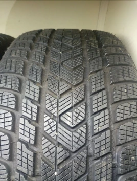 285/40 R20 Pirelli Scorpion Winter