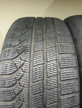 255/45 R20 Pirelli P Zero Winter