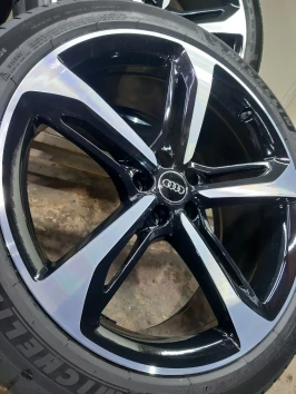 4шт  оригинал  AUDI Диски  9.5x21, 5*112 ЕТ:31 Dia:66.6