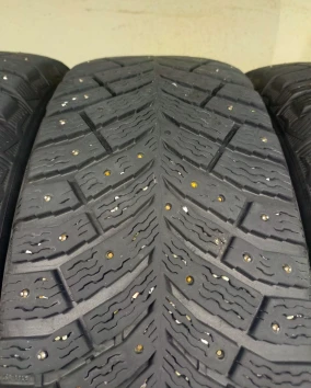 205/65 R16 Michelin X-Ice North 4 205/65 R16 Michelin X-Ice North 4