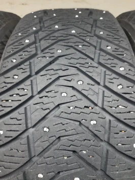 215/55 R17 Yokohama Ice Guard IG65
