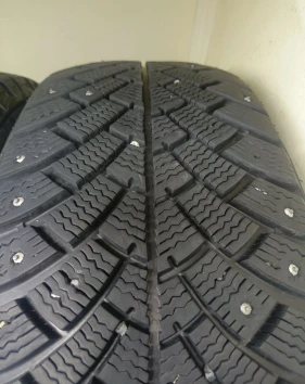 215/55 R17 BFGoodrich  G-Force Stud
