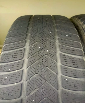 275/35 R19 Pirelli Winter Sottozero 3