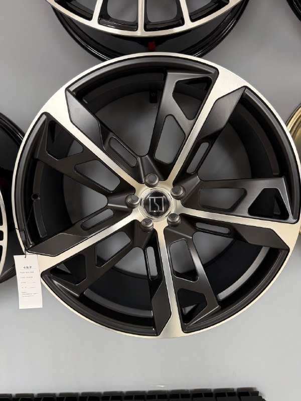 RGW 9.5 x 22 5 * 108 ET: 38 Dia 63.3 BLACK MACHINE FACE