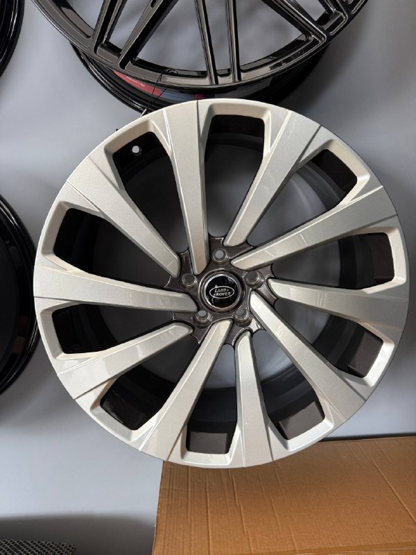 RGW 9.5 x 22 5 * 120 ET: 40 Dia 72.6 Black Machined