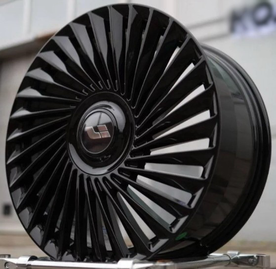 Forged 9,5x22 5*120 Et:45 Dia:62,5 Gloss Black